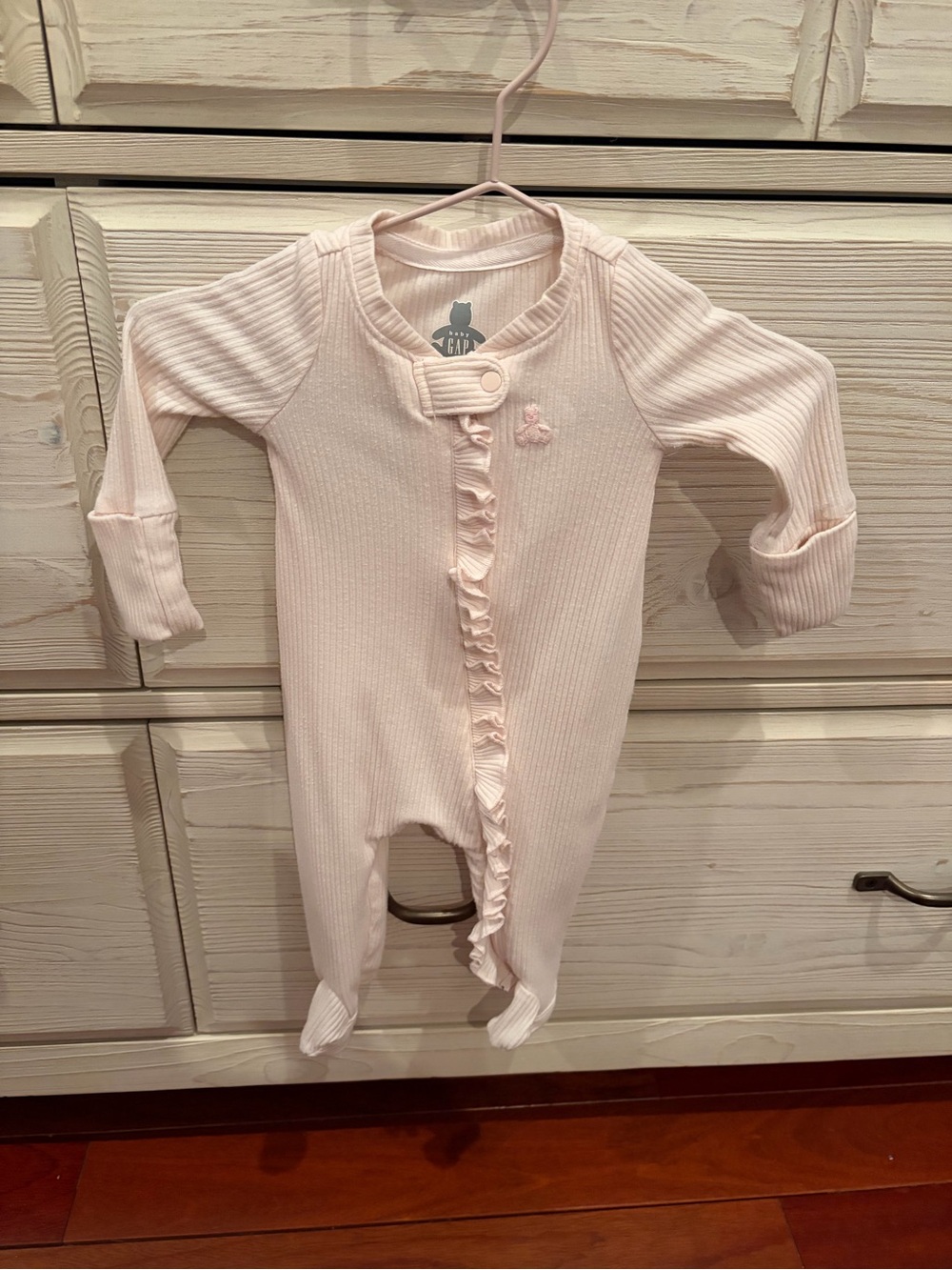 Baby gap onsie up to 7 lbs